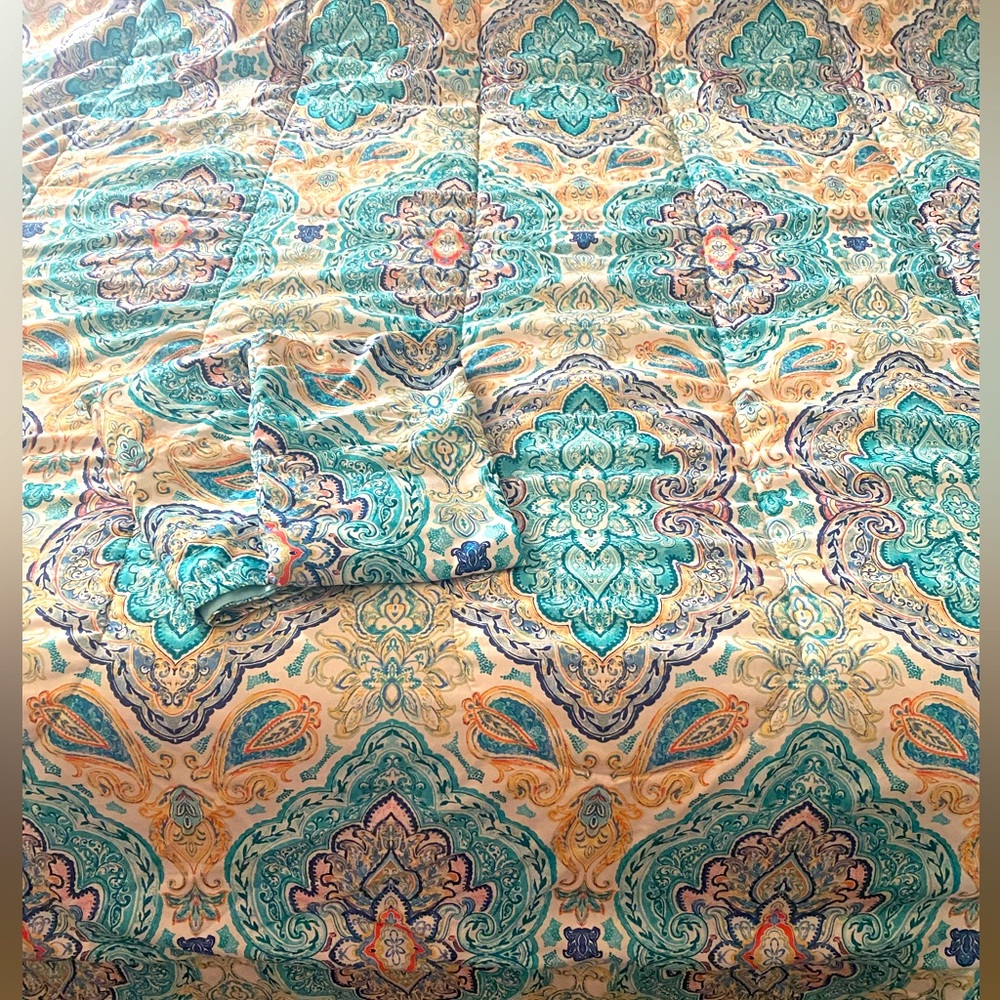 Queen Size Comforter With Shams